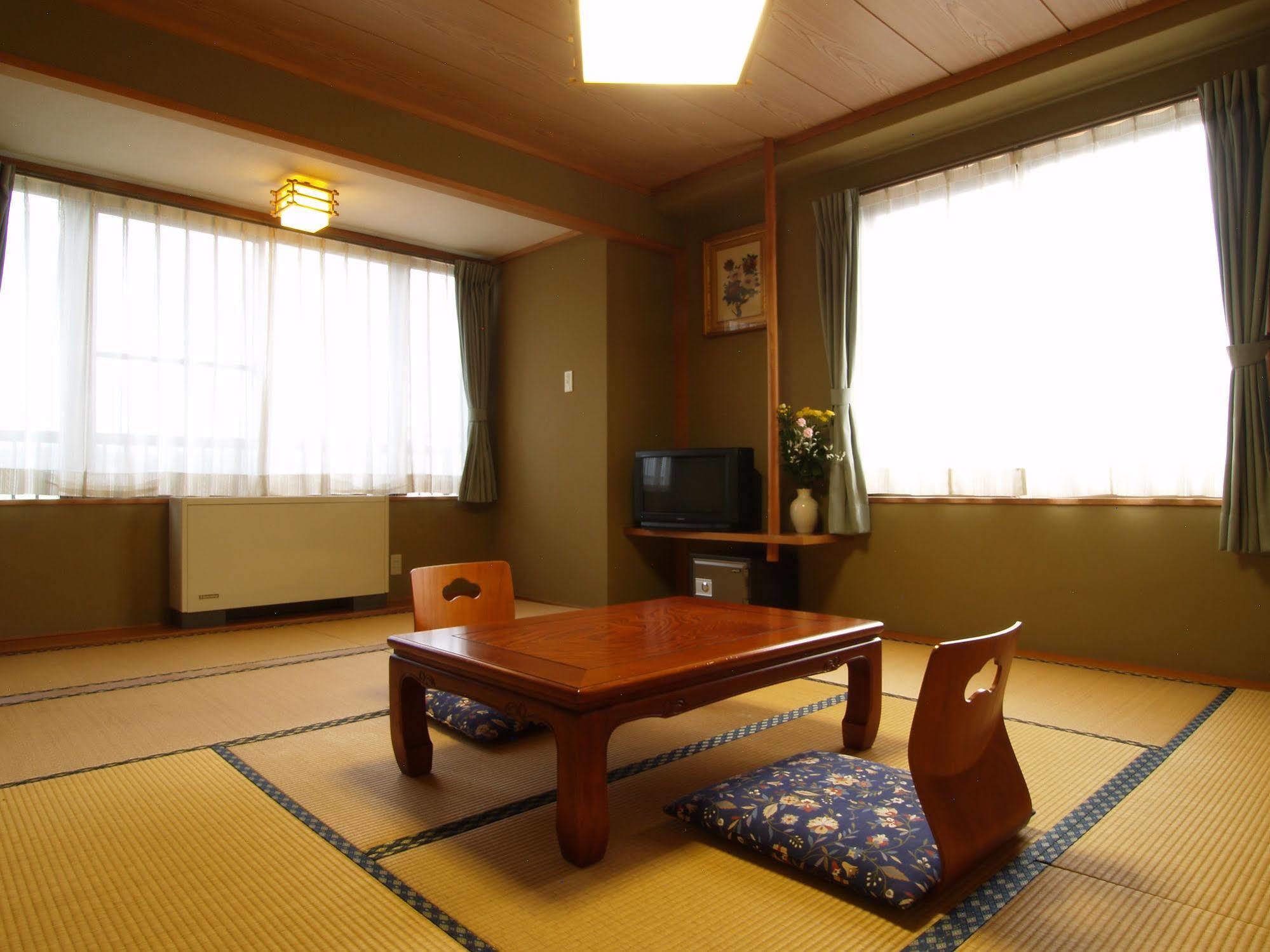 Central Inn Hakuba Eksteriør bilde
